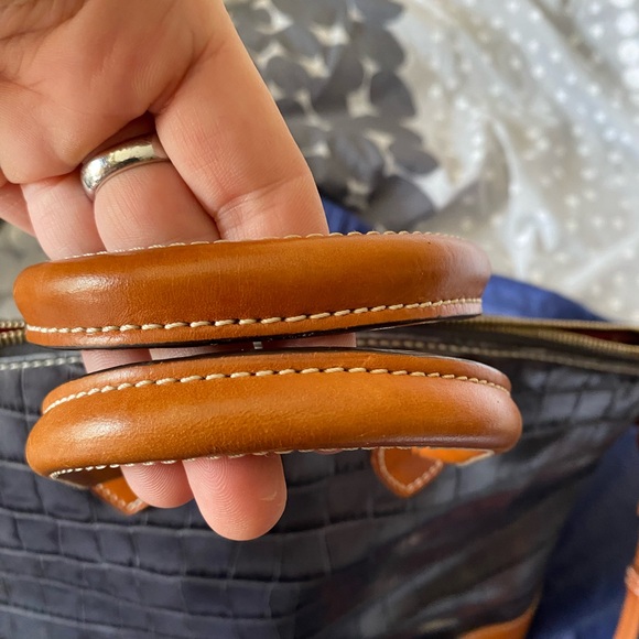 Dooney & Bourke satchel - Picture 5 of 8